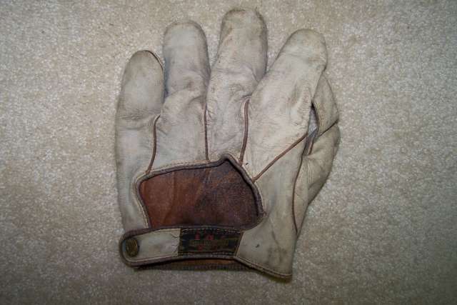 Thomas E. Wilson 610 White 1 Inch Web Back